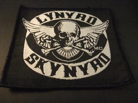 Lynyrd Skynyrd Amerikaanse southernrockband (  Ronnie Van Zant en enkele andere bandleden omkgekomen bij een vliegtuigongeluk op 20 oktober 1977